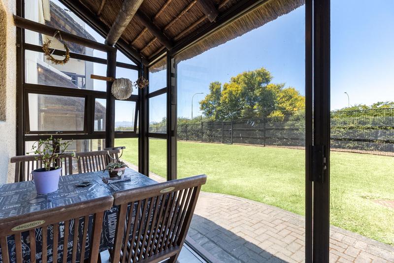 To Let 1 Bedroom Property for Rent in Loevenstein Western Cape